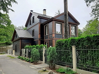 Jeden ze 4 tisíc dřevěných domů (Jūrmala - Lotyšsko)
