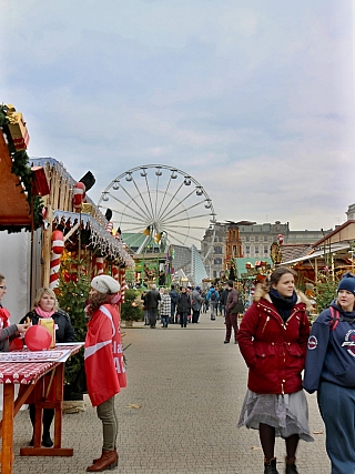 V Poznani se konají vánoční trhy již od listopadu, některé stánky tu jsou celoročně (Polsko)