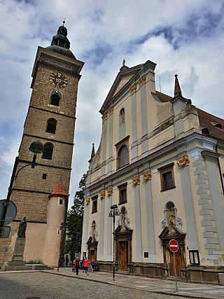 Černá věž a Katedrála svatého Mikuláše v Českých Budějovicích (Česká republika)