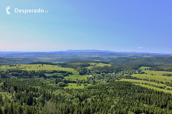 Výhled na krajinu z vyhlídky - Národní park Stolowe hory (Polsko)