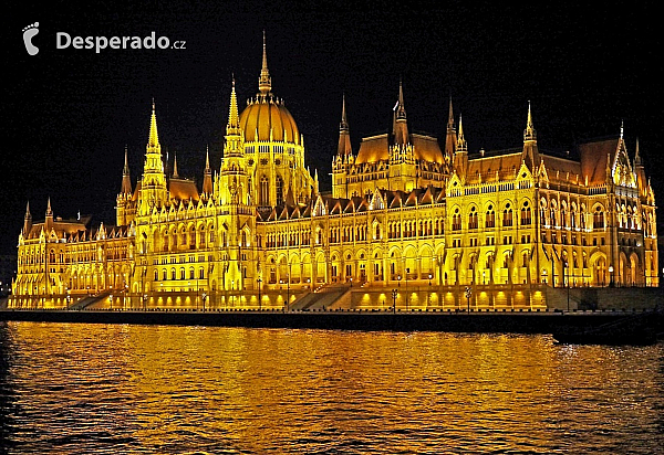 Országház – budova parlamentu v Budapešti (Maďarsko)