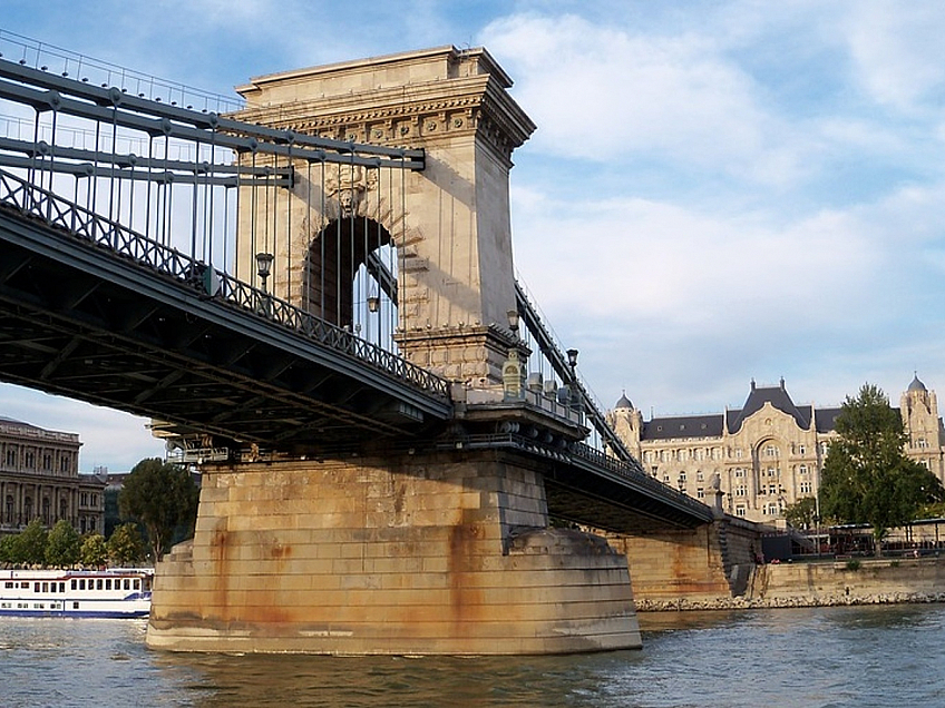 Řetězový most v Budapešti (Maďarsko)