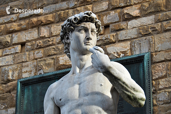 Socha Davida na náměstí Piazza della Signoria ve Florencii (Itálie)