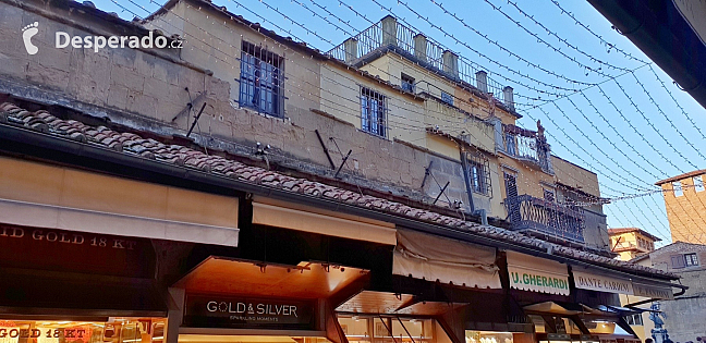 Ponte Vecchio (Most Zlatníků) ve Florencii (Itálie)