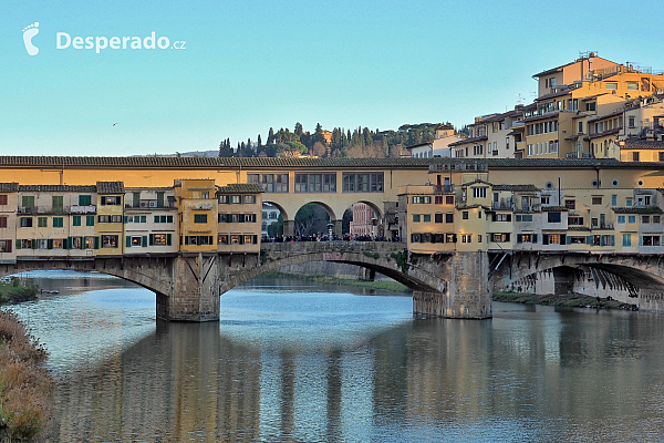 Ponte Vecchio (Most Zlatníků) ve Florencii (Itálie)