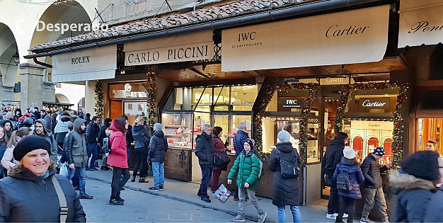 Ponte Vecchio (Most Zlatníků) ve Florencii (Itálie)