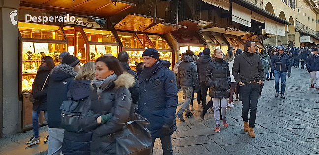 Ponte Vecchio (Most Zlatníků) ve Florencii (Itálie)