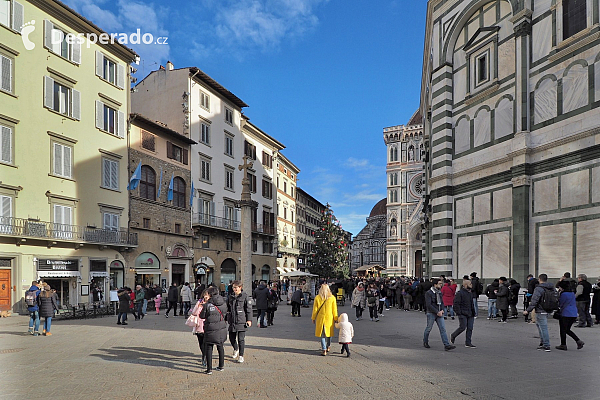 Náměstí Piazza del Duomo ve Florencii (Itálie)