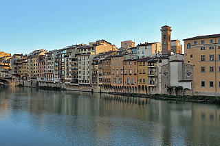 Nábřeží řeky Arno ve Florencii (Itálie)