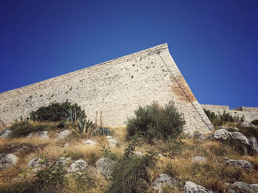 Pohľad na pevnosť Barone zo spodnej časti (Šibenik - Chorvatsko)