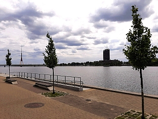 Promenáda okolo řeky Daugavy (Riga - Lotyšsko)