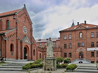 Nedaleký klášter, který je dodnes funkční (Wadowice - Polsko)