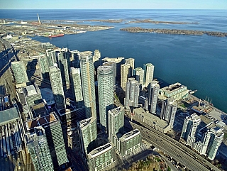 CN Tower v kanadském Torontu (Toronto - Kanada)