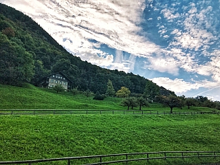 Pohled od hradu Vaduz (Lichtenštejnsko)