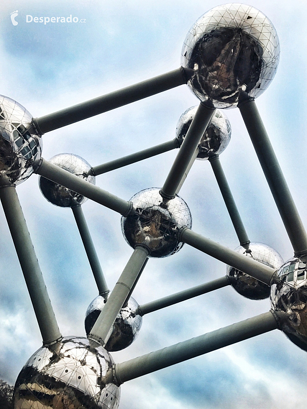 Atomium v Bruselu (Belgie)