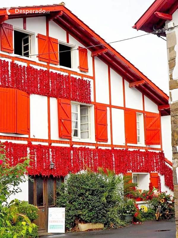 Tradiční dům v Espelette (Baskicko - Francie)