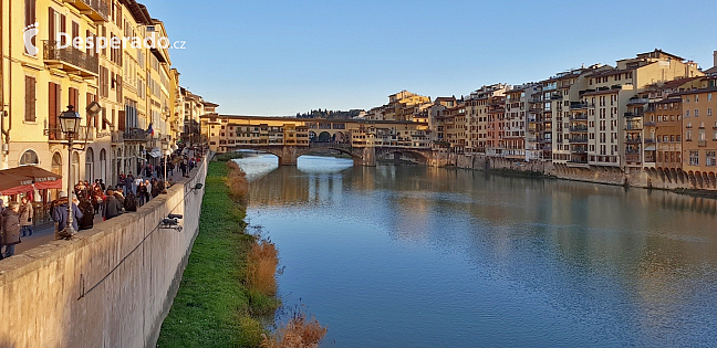Ponte Vecchio (Most Zlatníků) ve Florencii (Itálie)