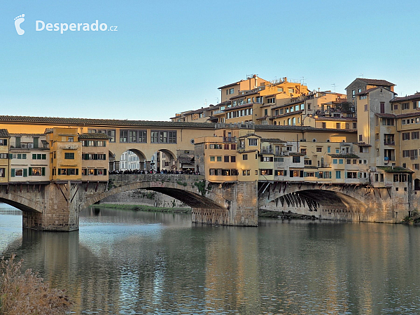 Ponte Vecchio (Most Zlatníků) ve Florencii (Itálie)