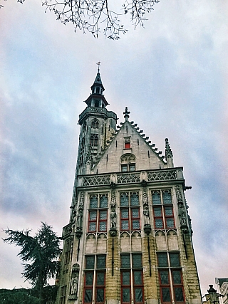 Dům na náměstí Jana van Eycka (Bruggy - Belgie)