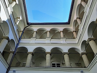 Arkádové nádvoří (Zámek Stará ves na Ondřejnicí - Česká republika)