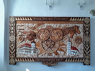 Dřevěný obraz v interiéru zámku (Zámek Stará ves na Ondřejnicí - Česká republika)