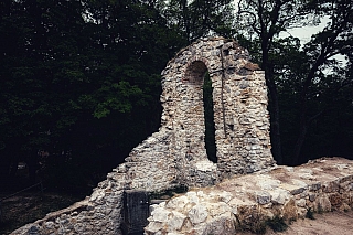 Pozostatky z kláštora a kostola Katarínka (Slovensko)