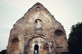 Pozostatky z kostola a kláštora Katarínka (Slovensko)