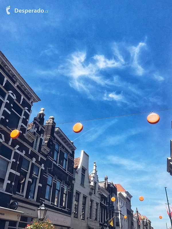 Vyvěšené Goudy na náměstí (Gouda - Nizozemsko)