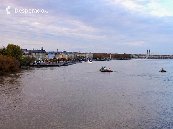 Pont de Pierre v Bordeaux (Francie)