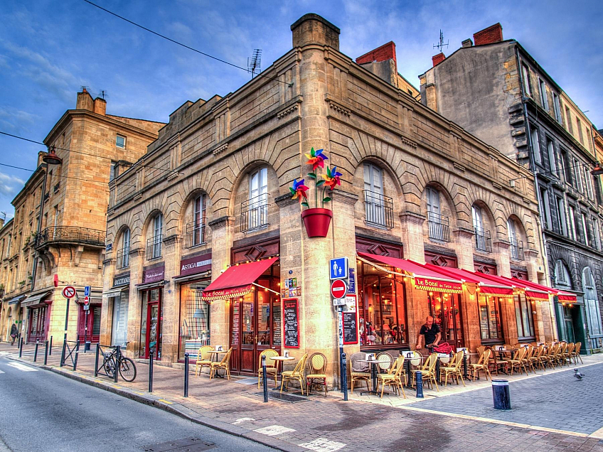 Uličky historického města v Bordeaux (Francie)