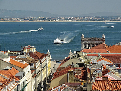 Výhled z Výtahu Santa Justa na Lisabon (Portugalsko)
