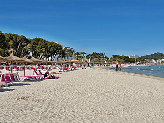 Letovisko Port d´Alcudia aneb pláže, slunění a historie v jednom