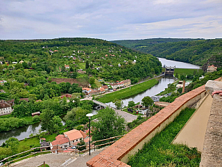Pohled na údolí Dyje od chrámu sv. Mikuláše ve Znojmě (Česká republika)