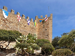 Pevnost a městečko Capdepera na ostrově Mallorka (Španělsko)