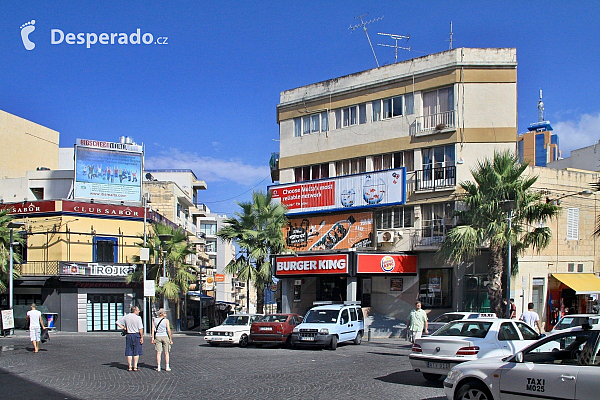 Paceville je centrem nočního života na Maltě (Malta)