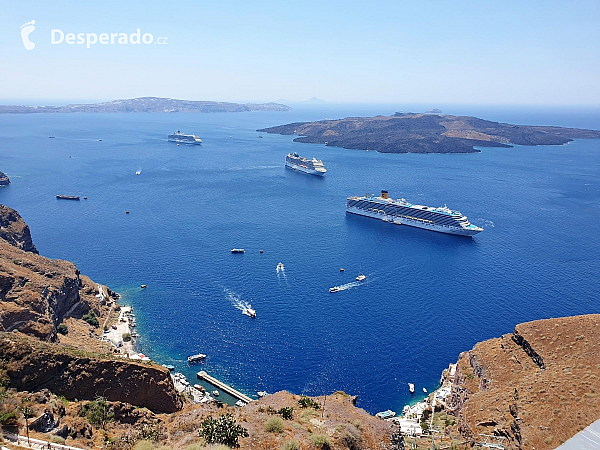 Fira na ostrově Santorini (Řecko)