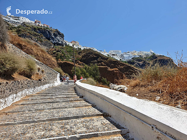 Fira na ostrově Santorini (Řecko)