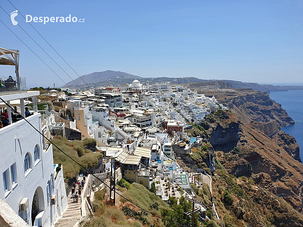 Fira na ostrově Santorini (Řecko)