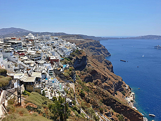 Fira na ostrově Santorini (Řecko)