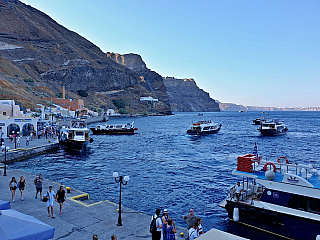 Fira na ostrově Santorini (Řecko)
