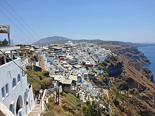 Fira na ostrově Santorini (Řecko)