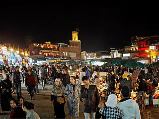 Náměstí Jamaa el-Fna v Marrákeši