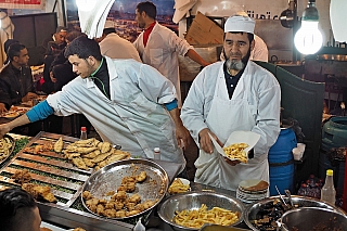 Náměstí a tržiště Jamaa el-Fna v Marrákeši (Maroko)