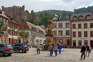 Město malé počtem obyvatel, ale historicky mimořádně významné – a to jak pozitivně, tak i v negativní formě. Totiž, zdejší univerzita byla založena už v roce 1386 kurfiřtem Ruprechtem III. a stala se tak na území dnešního Německa vůbec první svého druhu. Jistě, vždyť Heidelberg má bezpochyby...