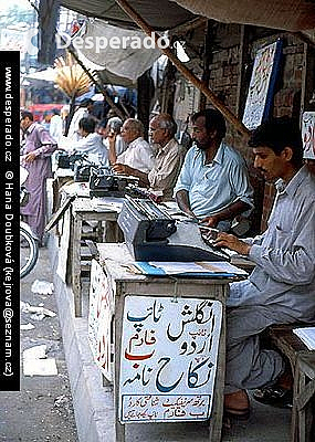 Nájemní úředníci v Lahore (Pákistán)
