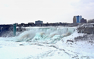 Ledové Niagarské vodopády (Kanada)