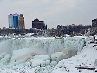 Ledové Niagarské vodopády (Kanada)
