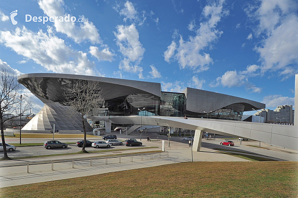 Budova BMW Welt v Mnichově (Bavorsko - Německo)