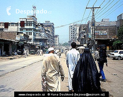 Ulice v Péšáváru (Pákistán)