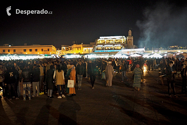 Tržiště Jemaa el-Fna v Marrákeši (Maroko)